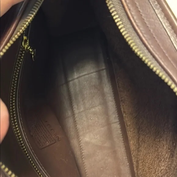 VINTAGE COACH METROPOLIS LEATHER BAG
9087 - Picture 7 of 11